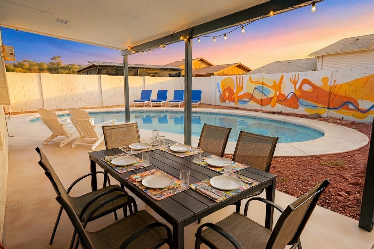 Outdoor dining by the pool